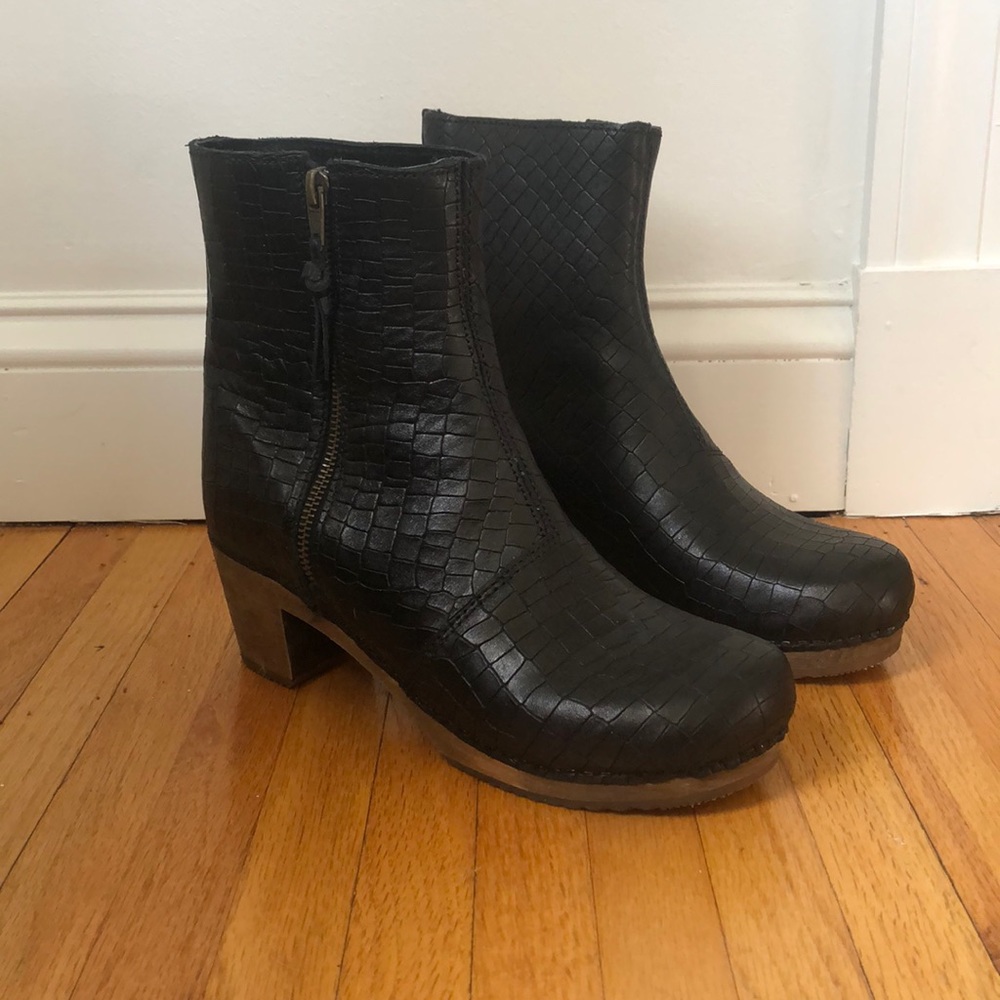 Lotta's Emma Clog Boot in Black Croco Print Leather 40